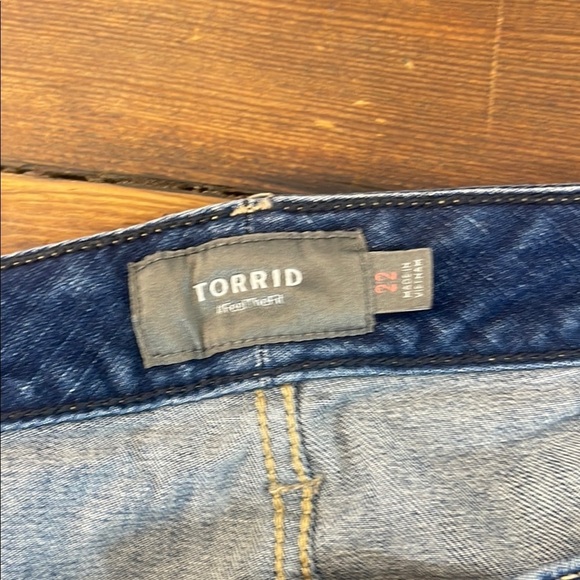 Torrid Blue Jean Shorts with Classic Medium-Wash plus size 22 - Picture 4 of 6